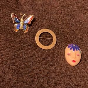 🟡 Vintage Brooches/Pins In Red, Blue & Gold